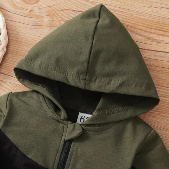 BABY BOY COLOR BLOCK HOODIE AND SWEATPANTS SET - Picture 2 of 3